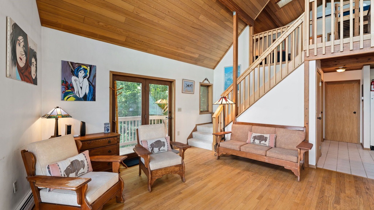 Photo of Livingroom in Romulus