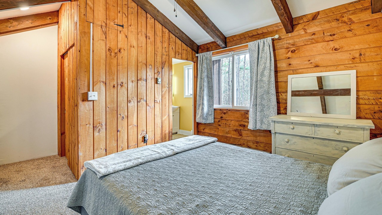 Photo of Bedroom in Oak Hill