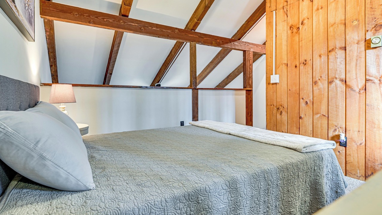 Photo of Bedroom in Oak Hill