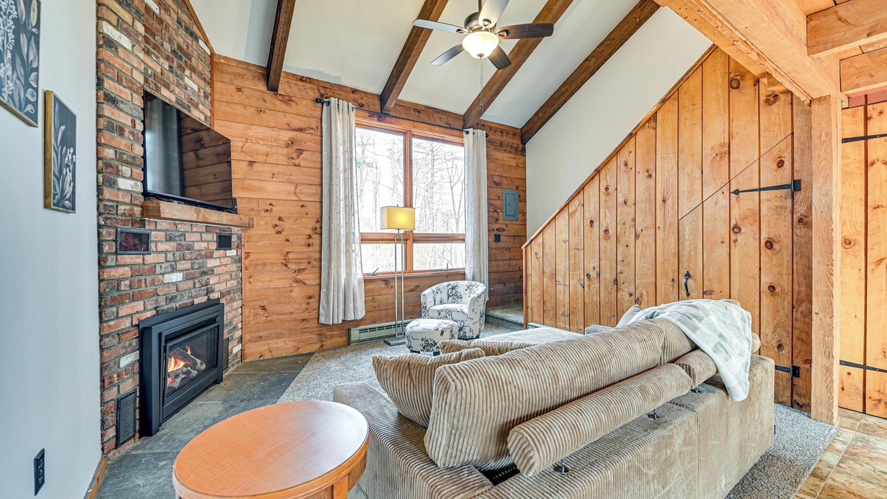 Photo of Livingroom in Oak Hill