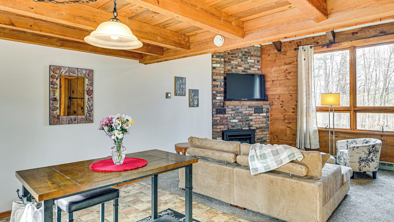 Photo of Livingroom in Oak Hill