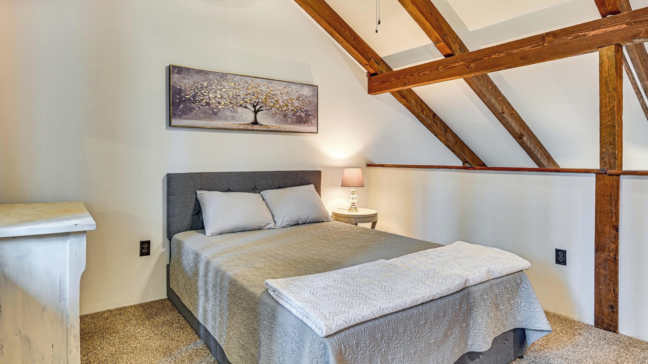 Photo of Bedroom in Oak Hill
