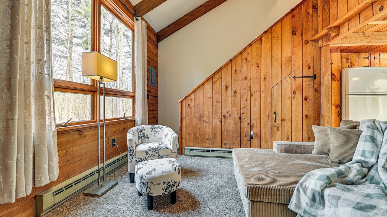 Photo of Livingroom in Oak Hill