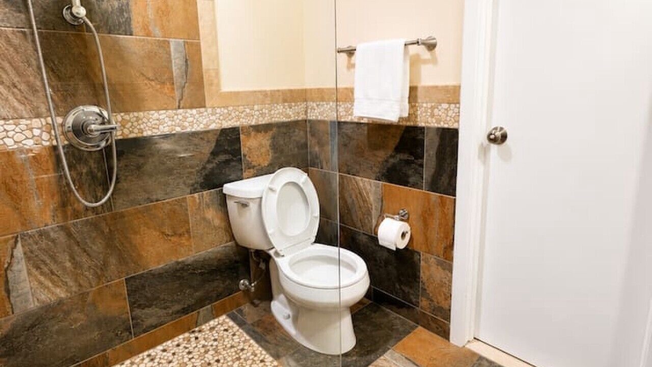 Photo of Bathroom in Fort Lee - Paramus