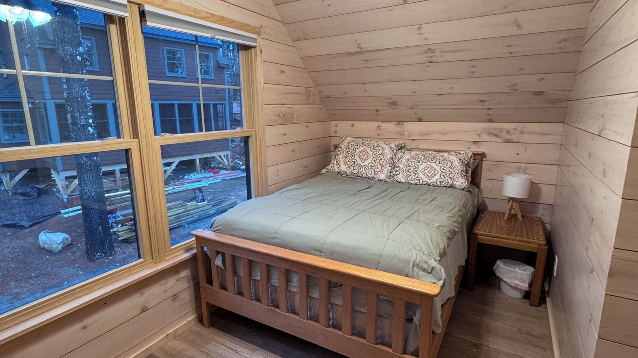 Photo of Bedroom in Oakland