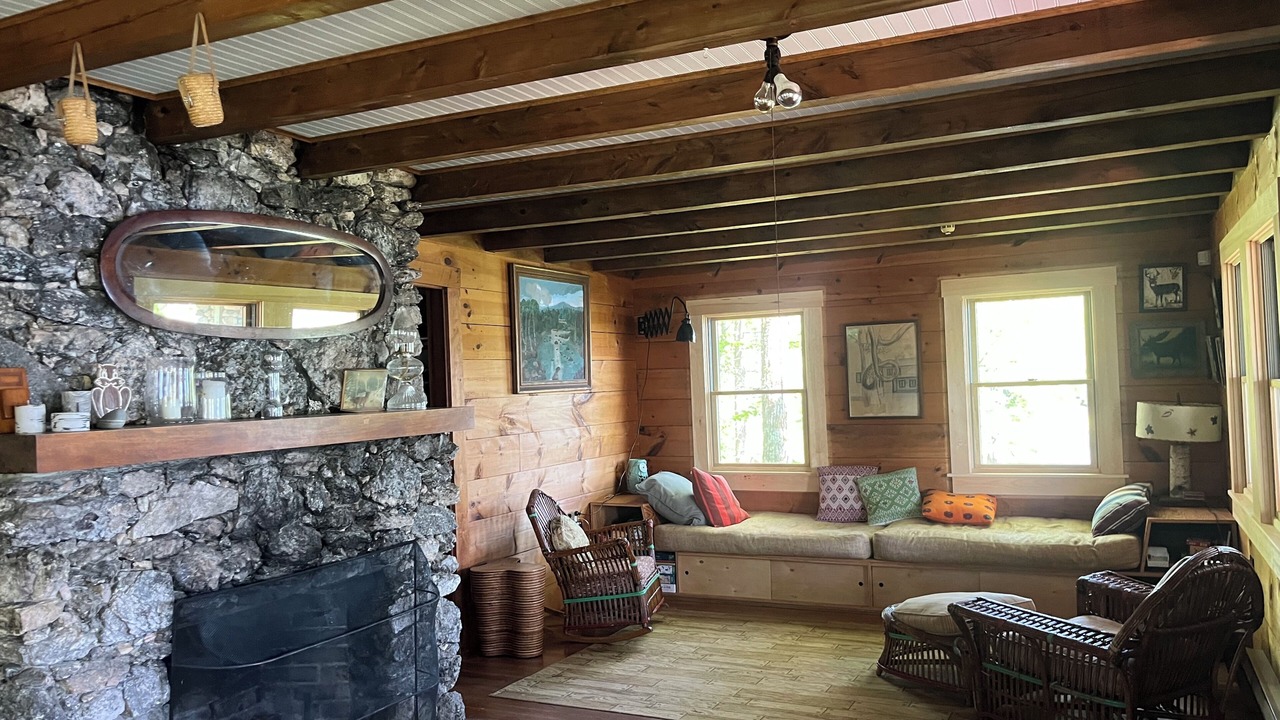 Photo of Livingroom in Center Lovell