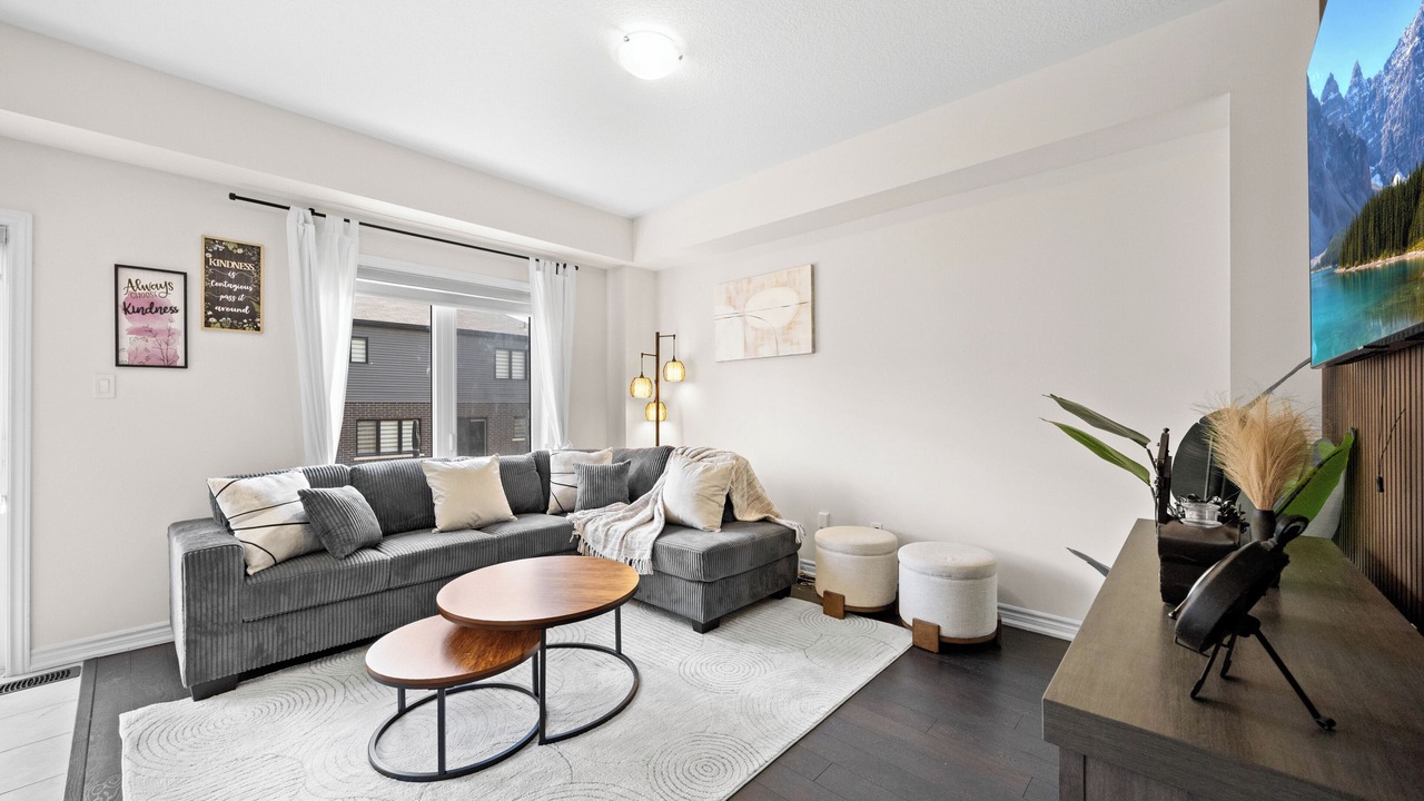 Photo of Livingroom in County of Brant