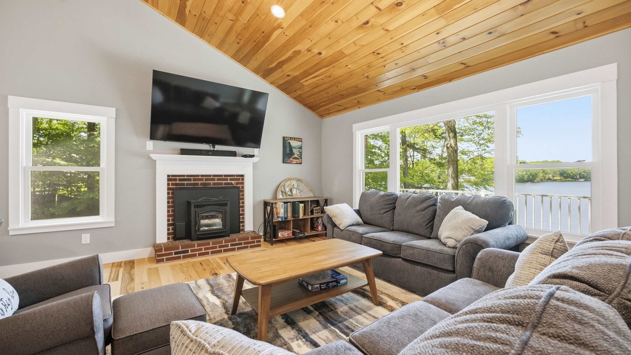 Photo of Livingroom in Wolfeboro