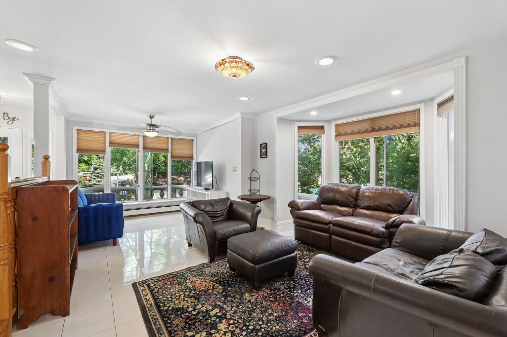 Photo of Livingroom in Teaneck