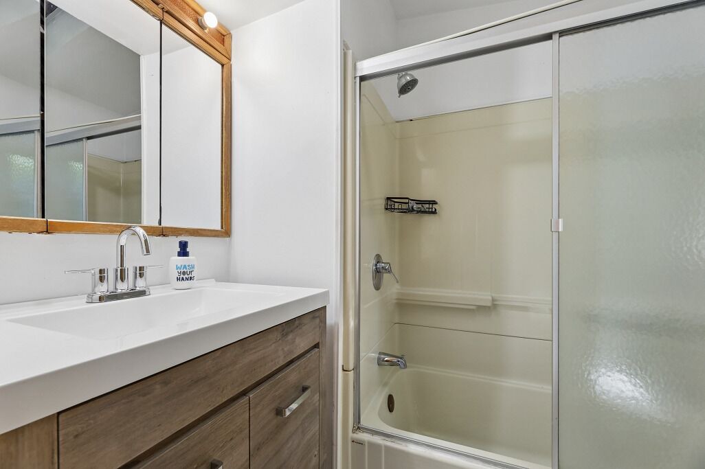 Photo of Bathroom in Teaneck