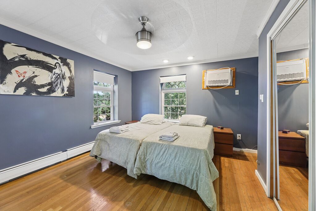 Photo of Bedroom in Teaneck
