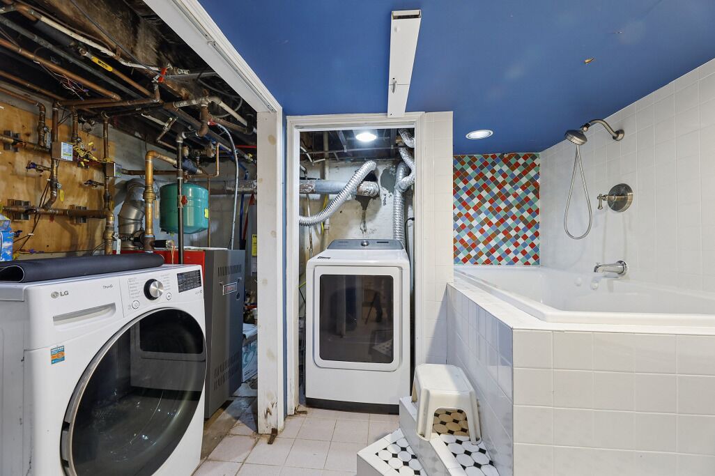 Photo of Bathroom in Teaneck