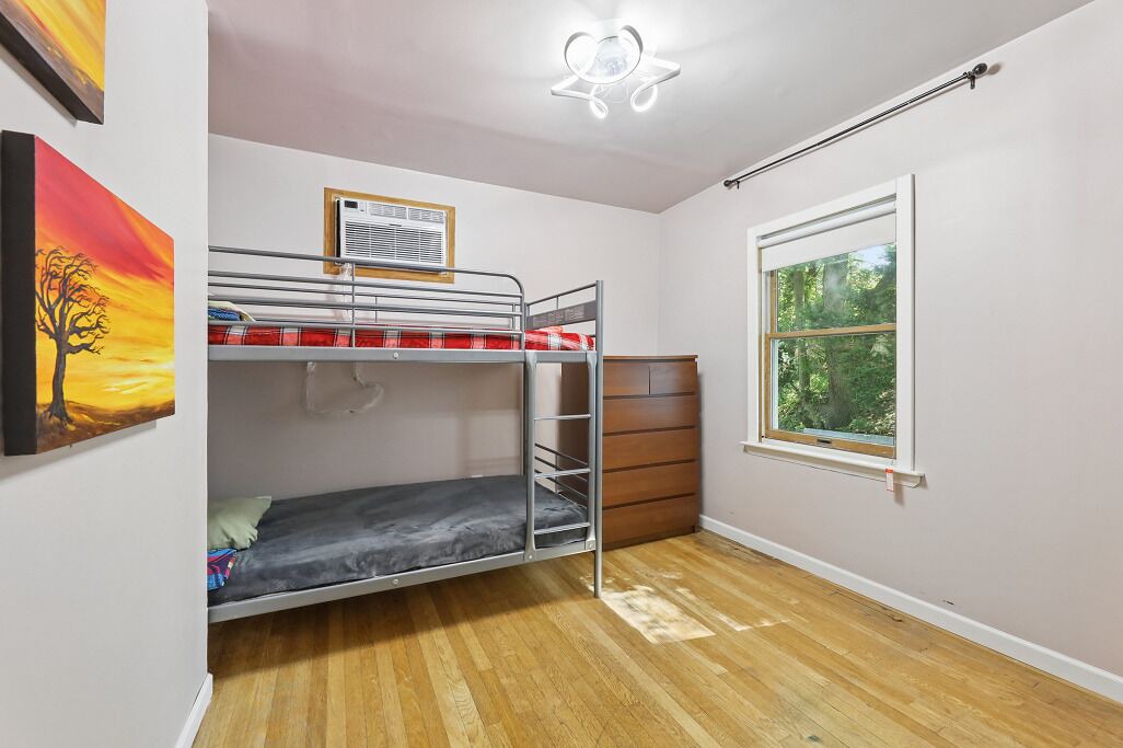 Photo of Bedroom in Teaneck