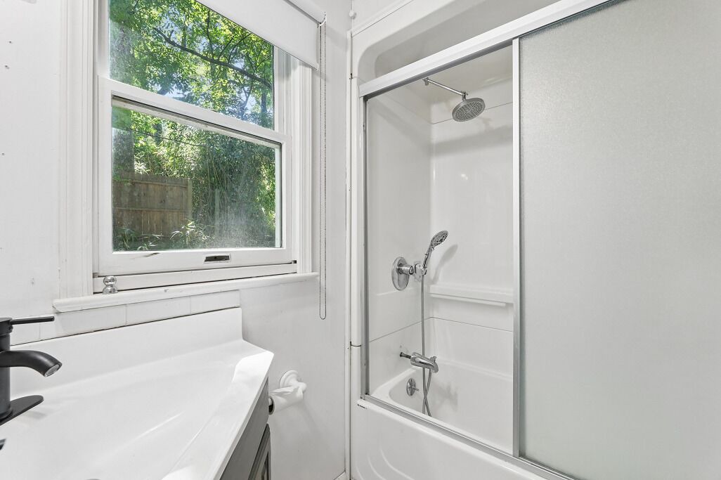 Photo of Bathroom in Teaneck