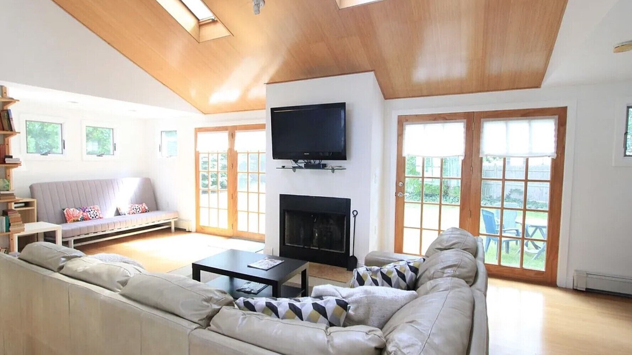 Photo of Livingroom in Cotuit