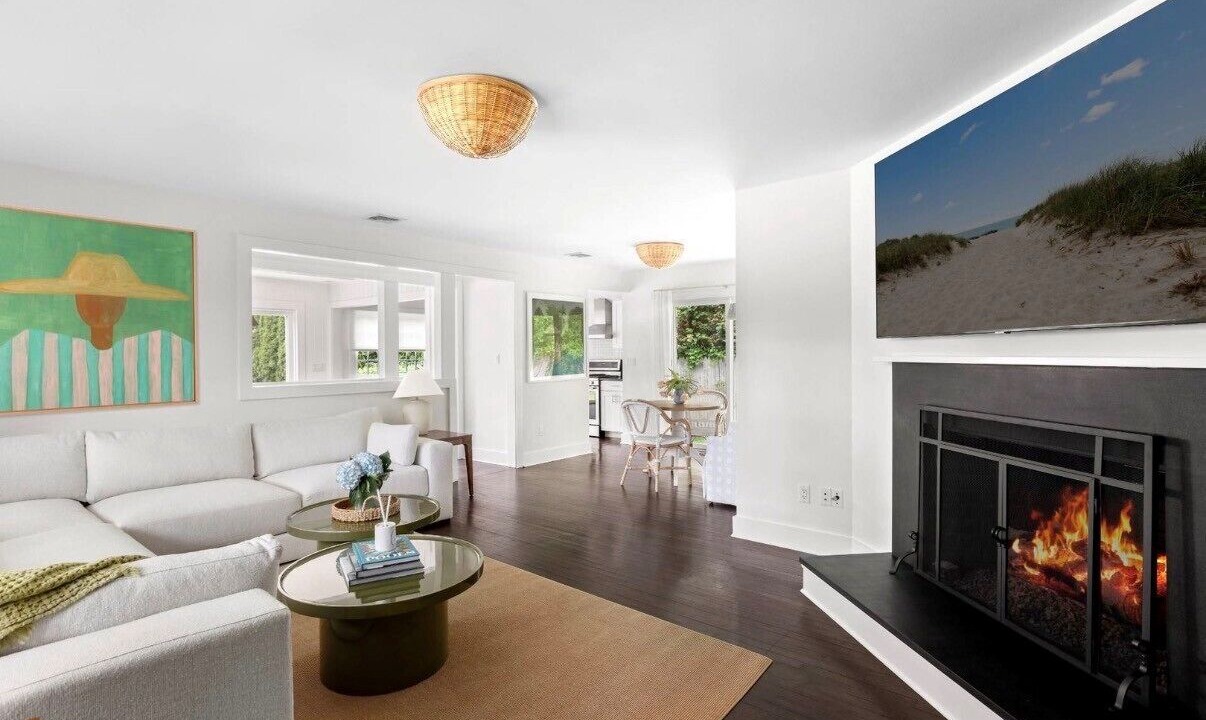 Photo of Livingroom in Village of Southampton