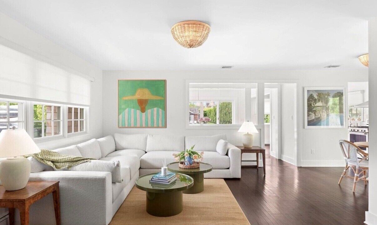 Photo of Livingroom in Village of Southampton