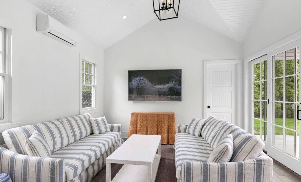Photo of Livingroom in Village of Southampton