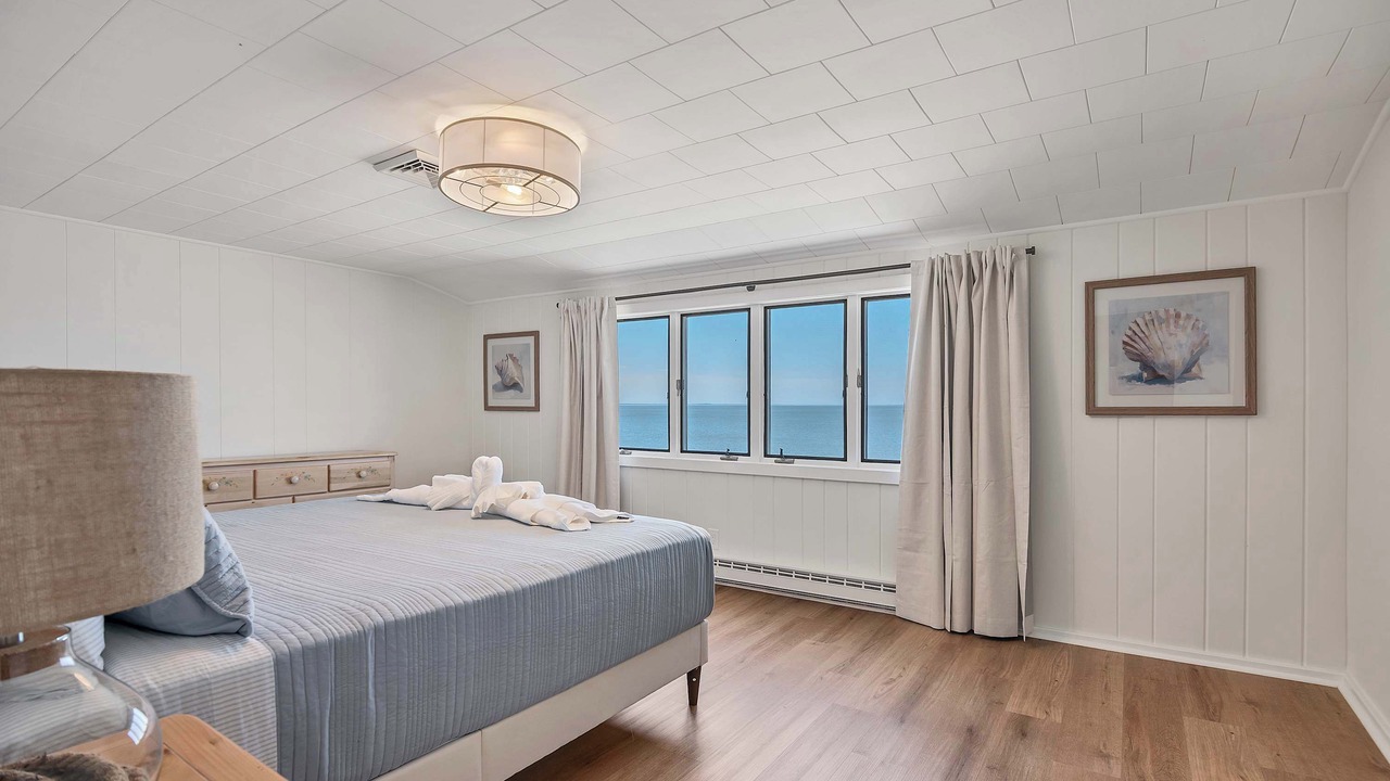 Photo of Bedroom in Saybrook Manor