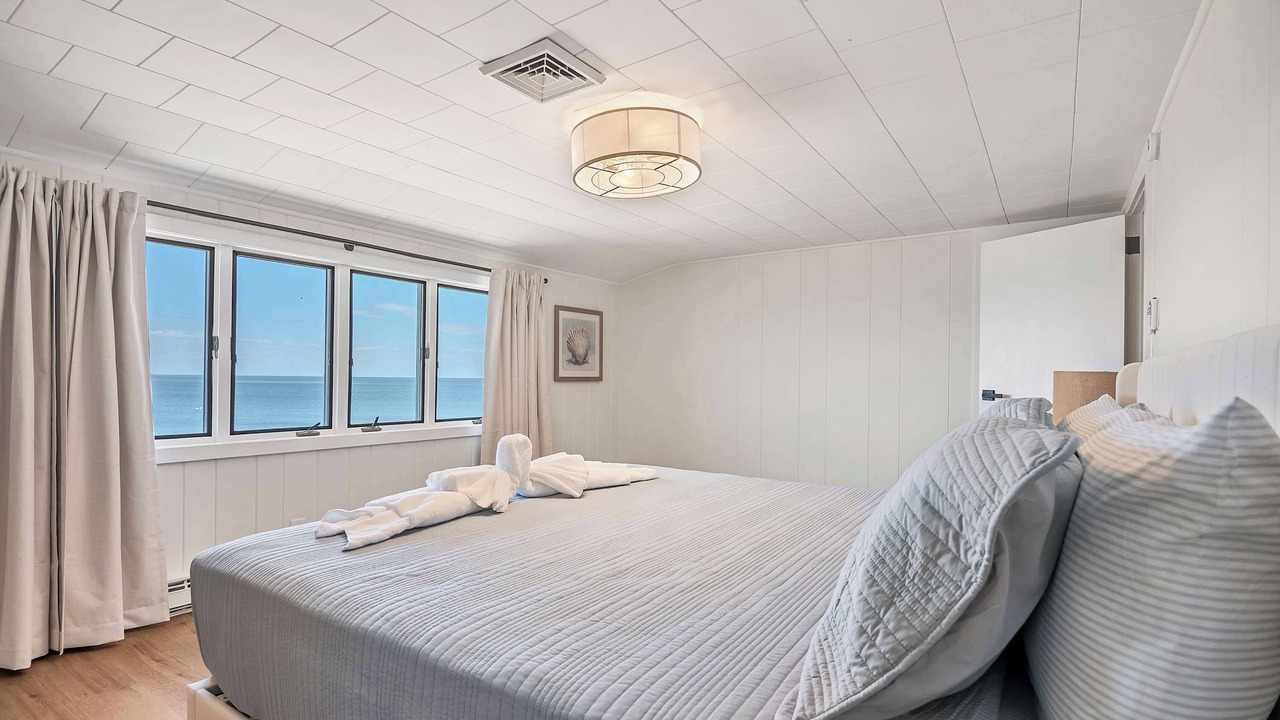 Photo of Bedroom in Saybrook Manor