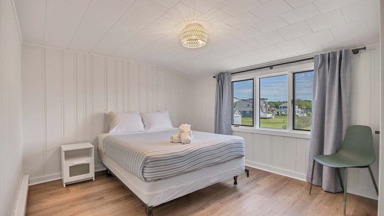 Photo of Bedroom in Saybrook Manor