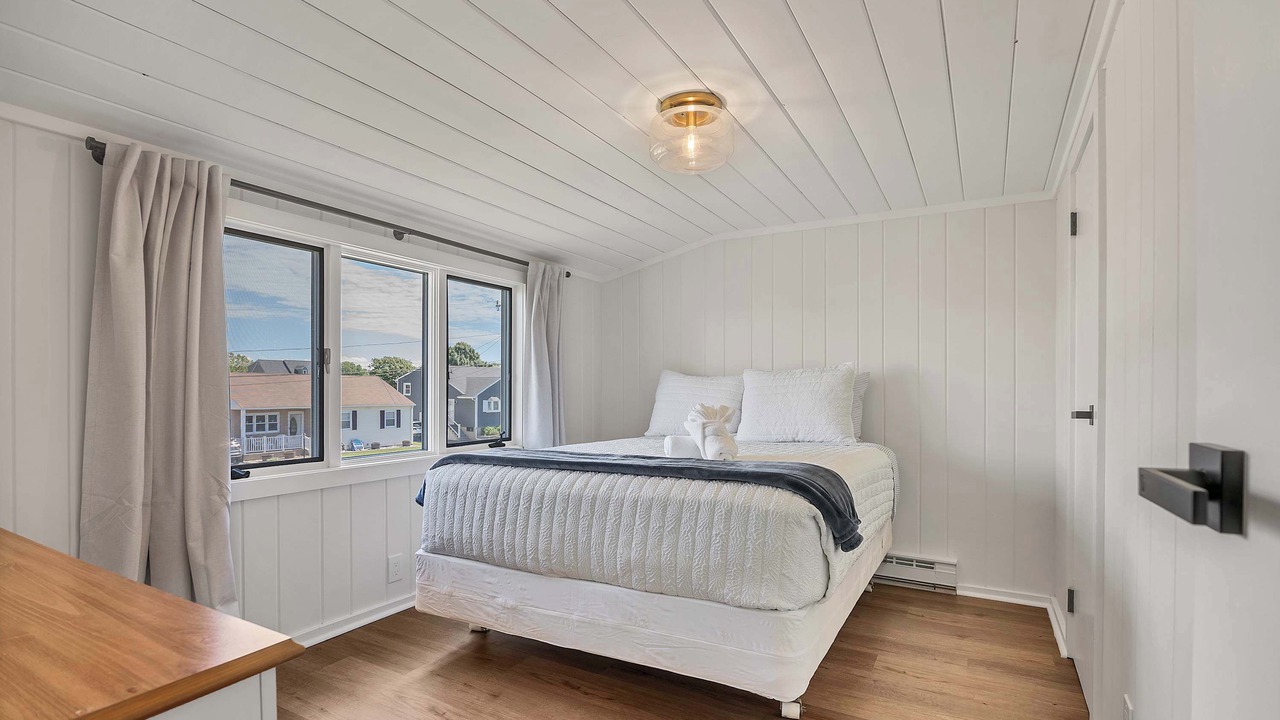 Photo of Bedroom in Saybrook Manor
