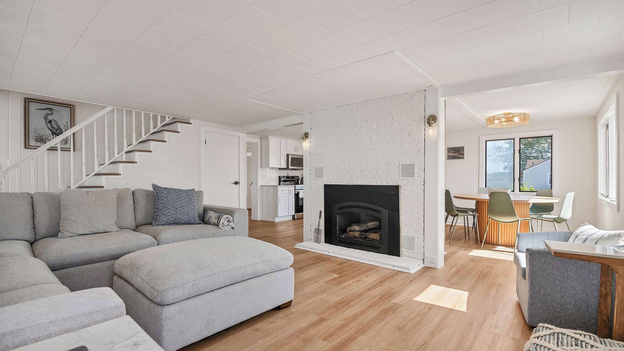 Photo of Livingroom in Saybrook Manor