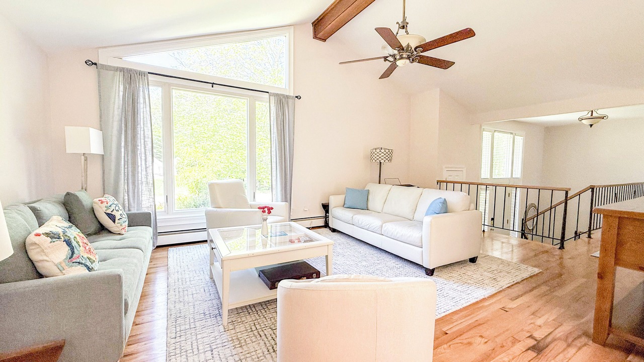 Photo of Livingroom in Baiting Hollow