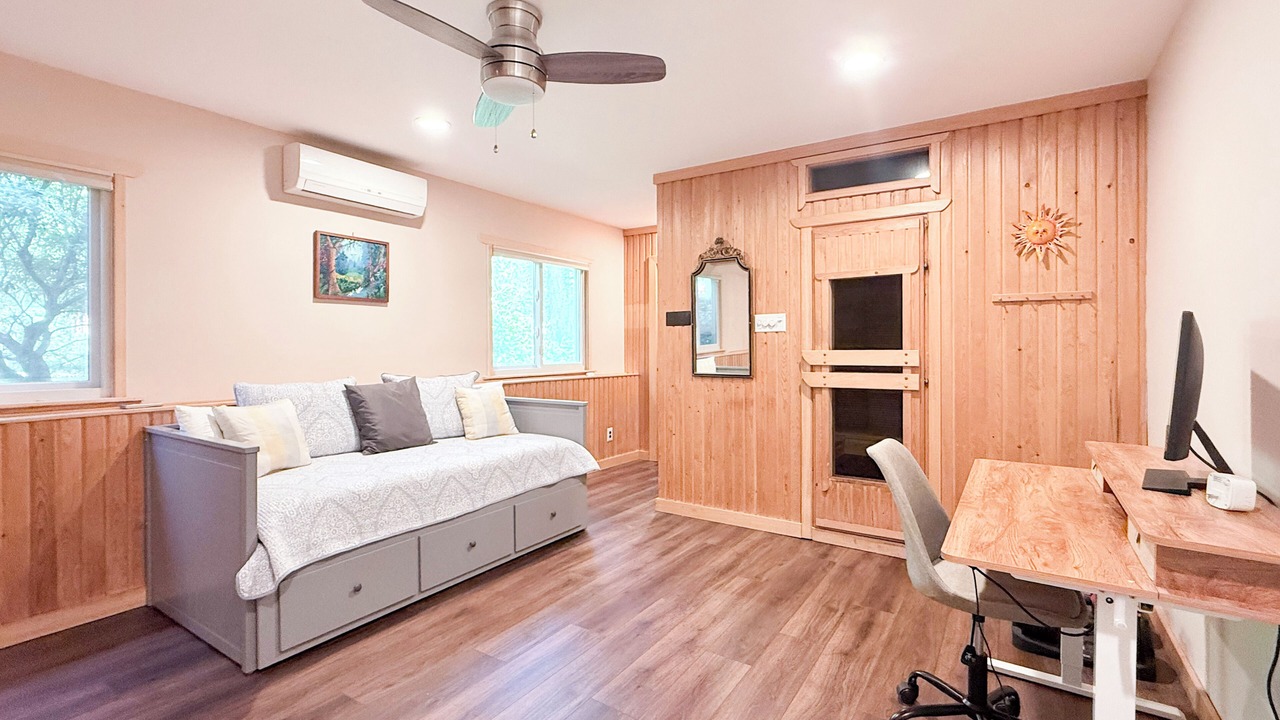 Photo of Bedroom in Baiting Hollow