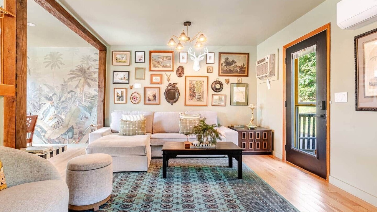 Photo of Livingroom in Jefferson Heights