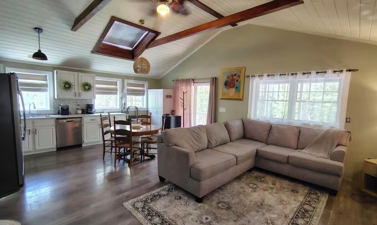 Photo of Livingroom in Lake Arrowhead