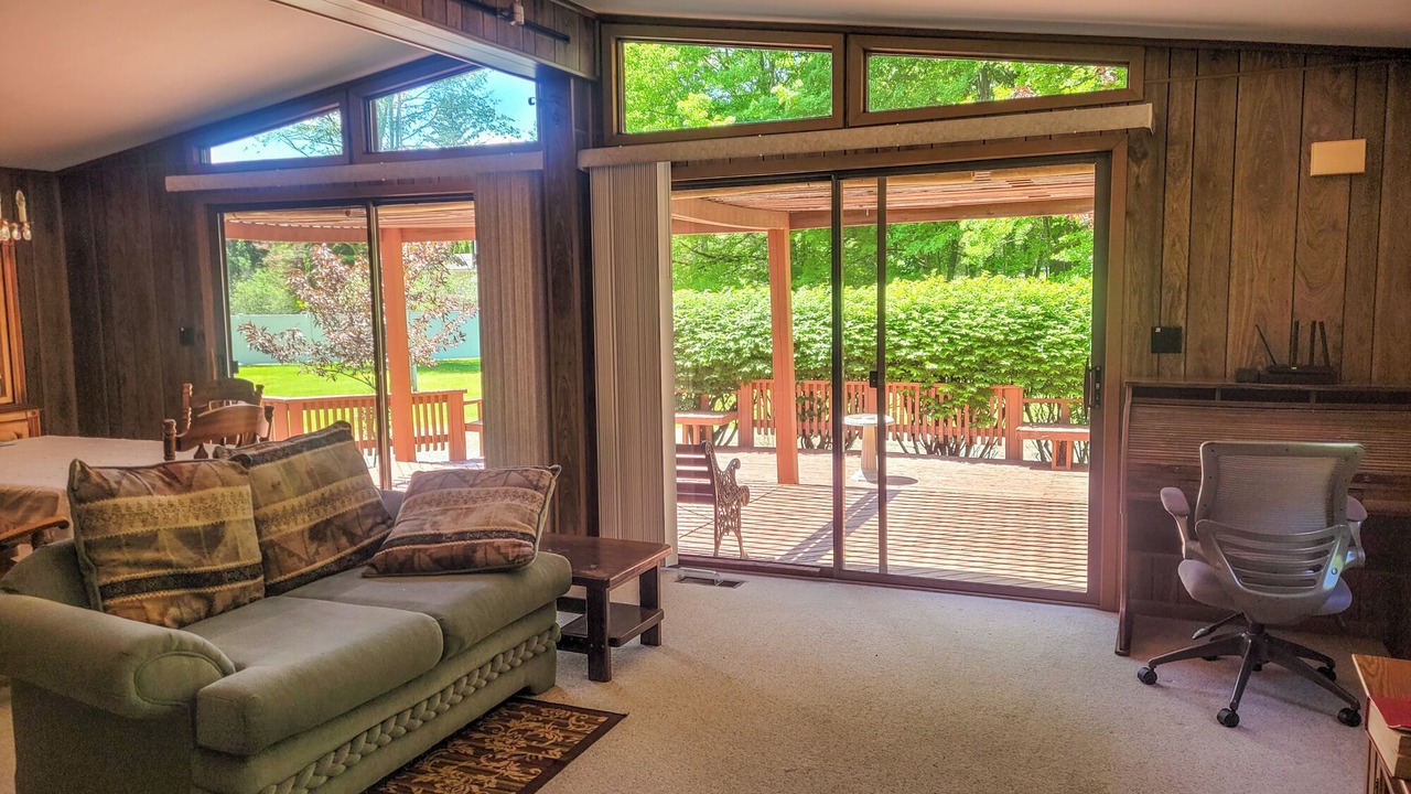 Photo of Livingroom in Pond Eddy