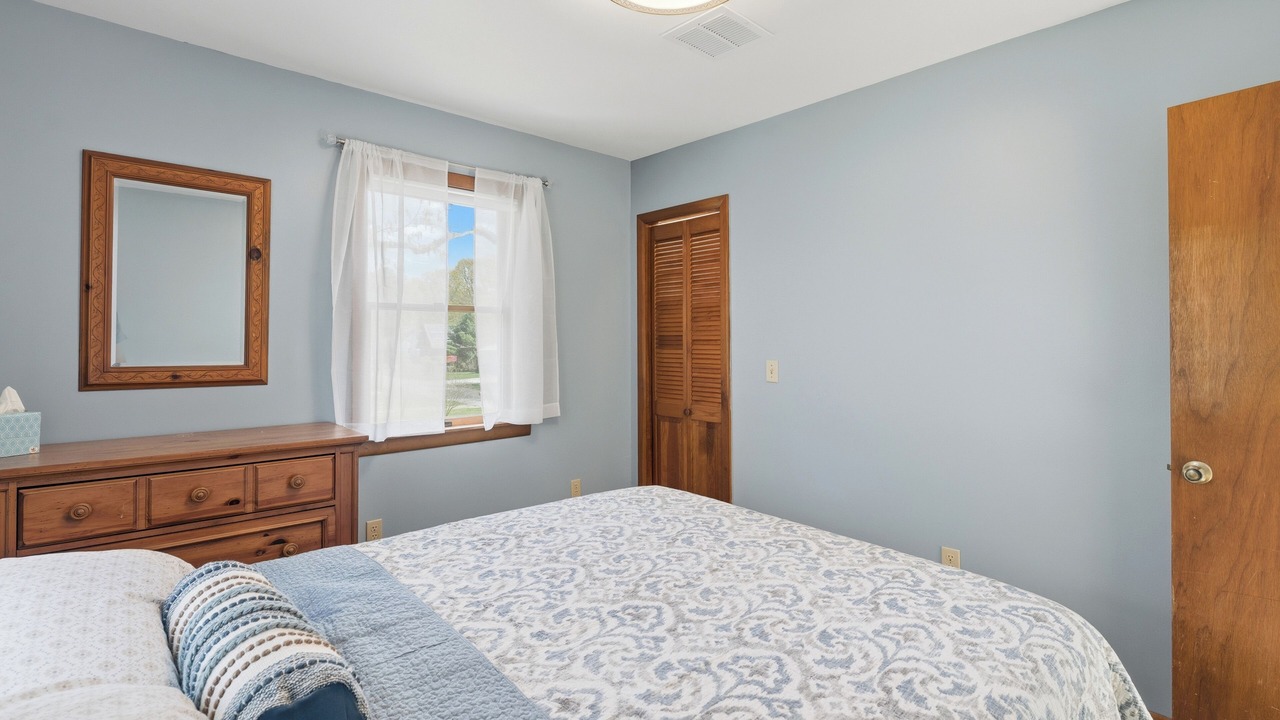 Photo of Bedroom in Kenyon