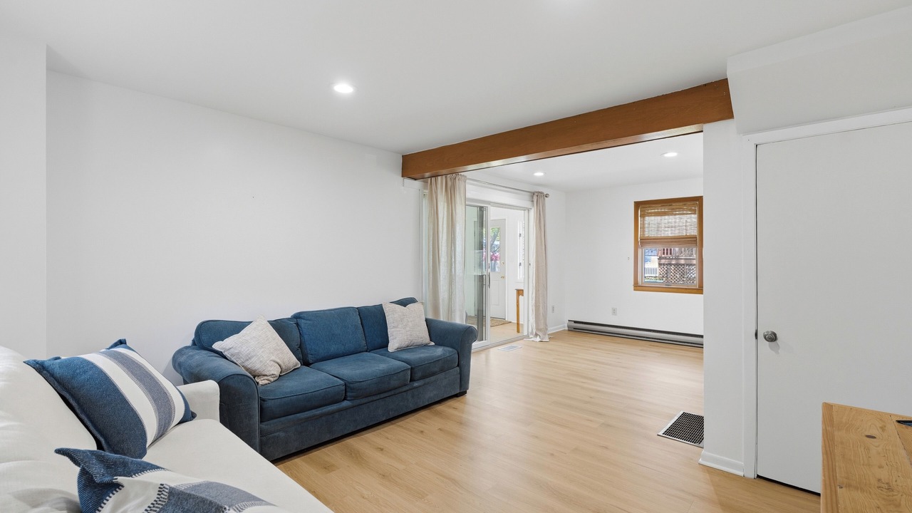 Photo of Livingroom in Kenyon