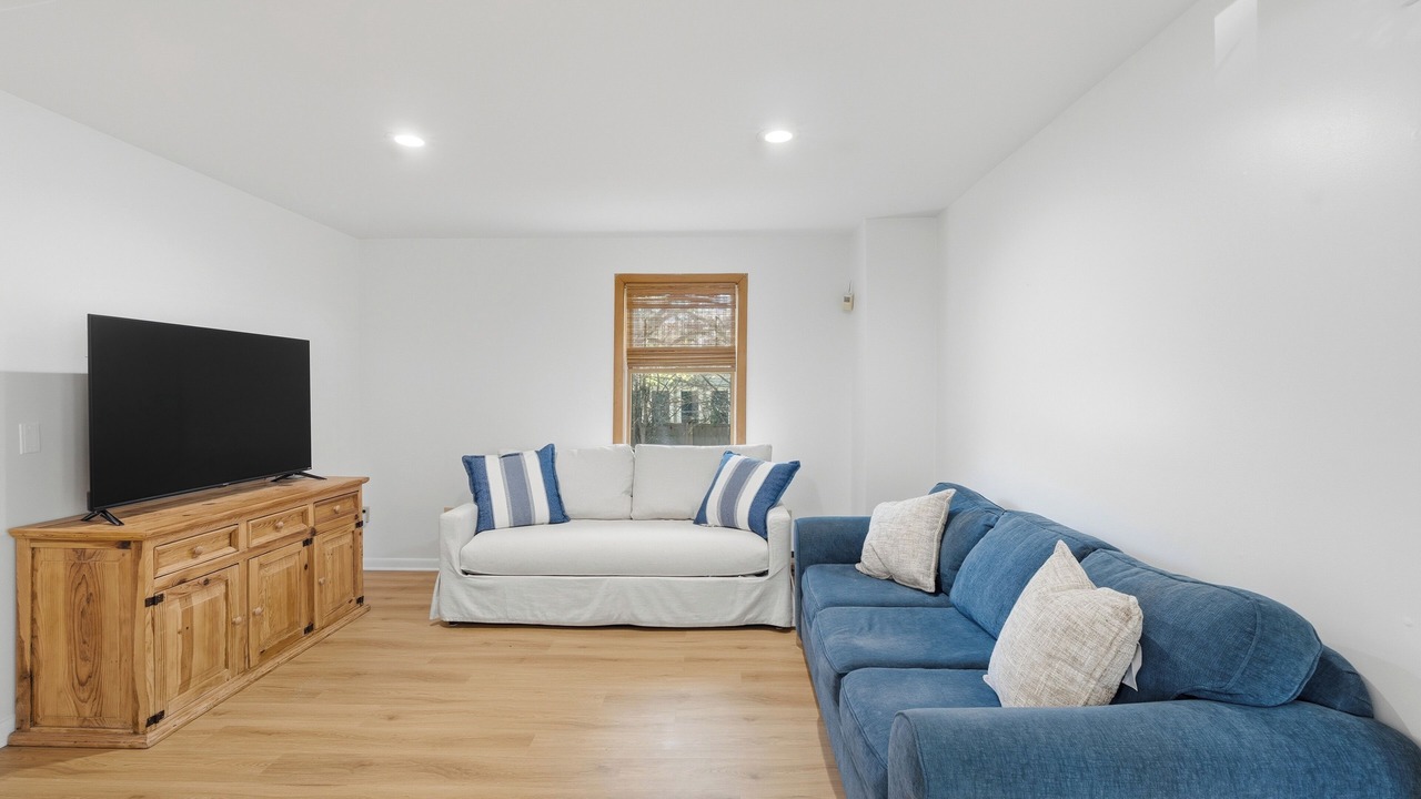 Photo of Livingroom in Kenyon
