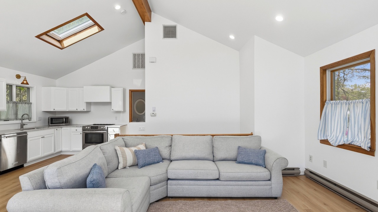 Photo of Livingroom in Kenyon