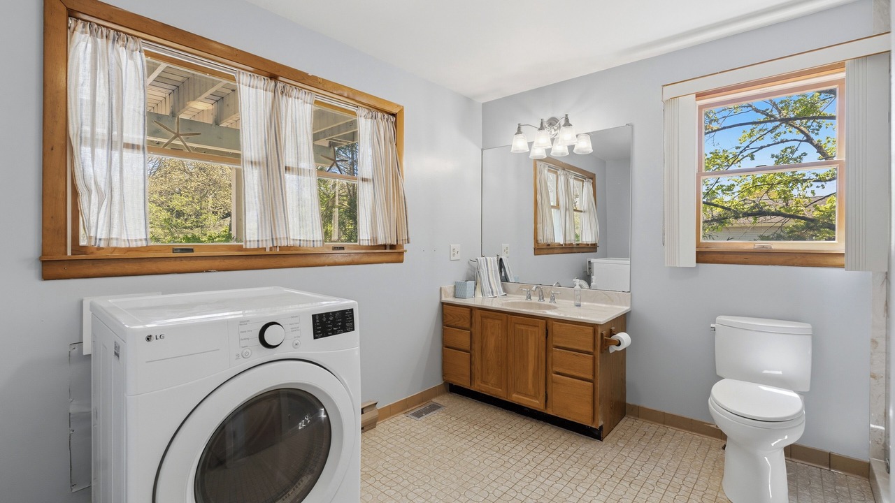 Photo of Bathroom in Kenyon