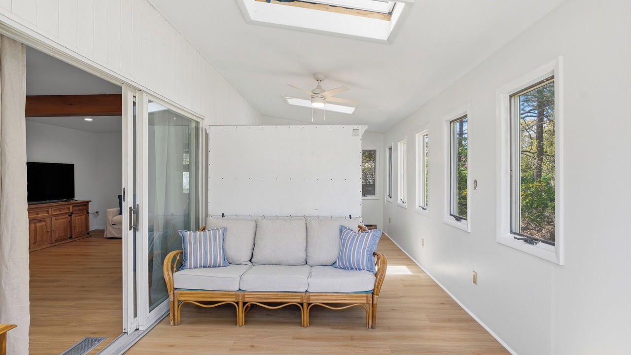 Photo of Livingroom in Kenyon