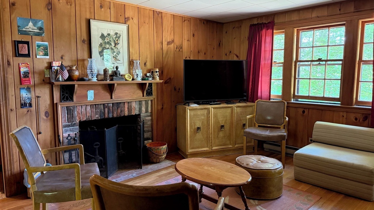 Photo of Livingroom in Alton