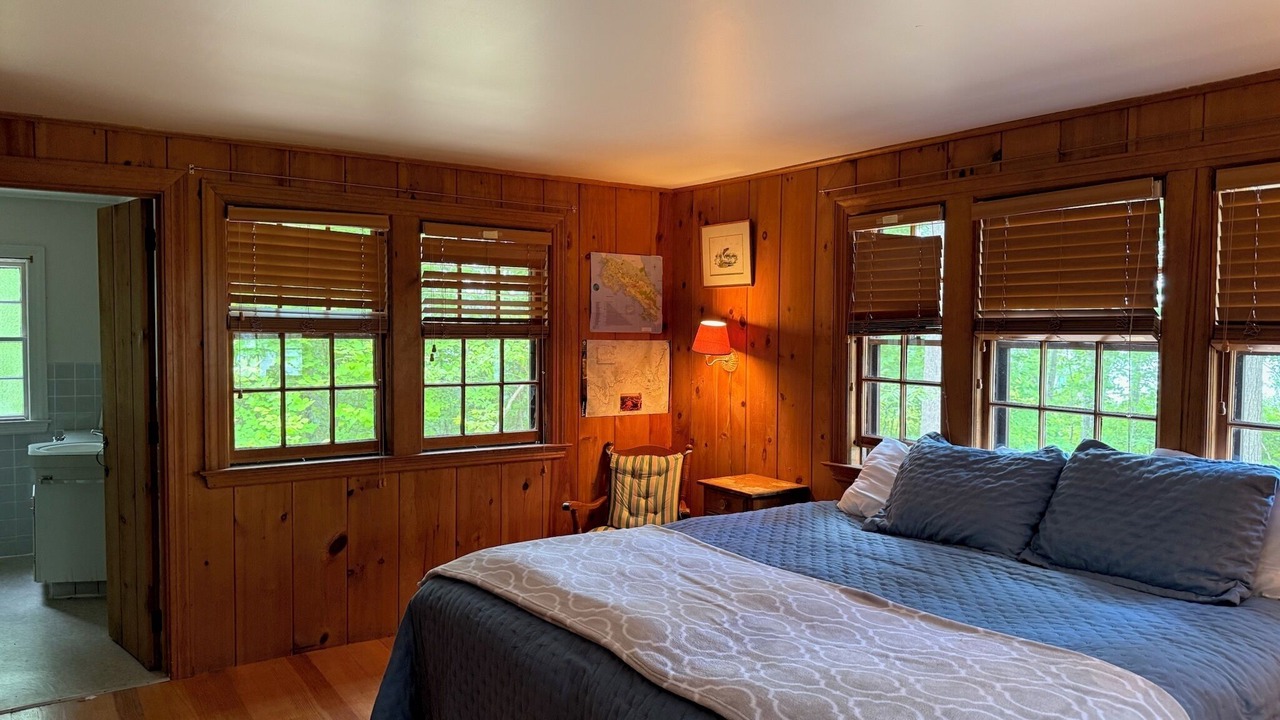 Photo of Bedroom in Alton