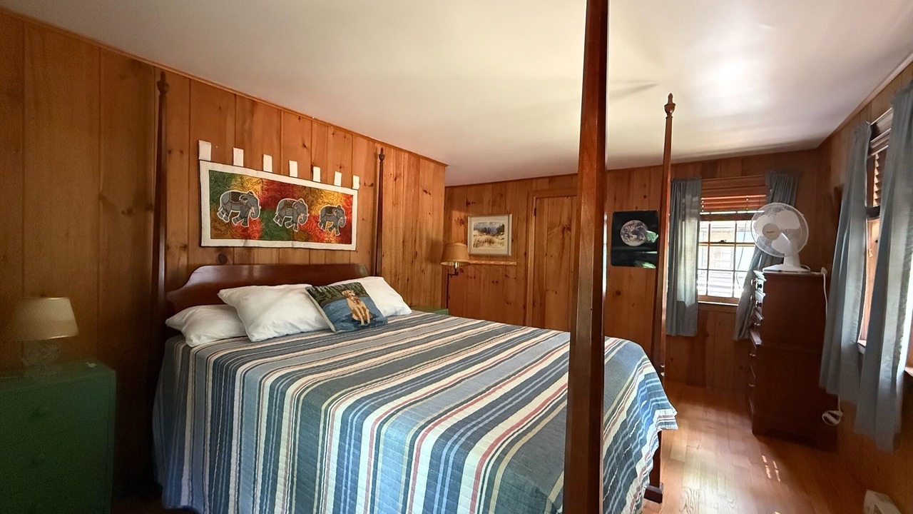 Photo of Bedroom in Alton