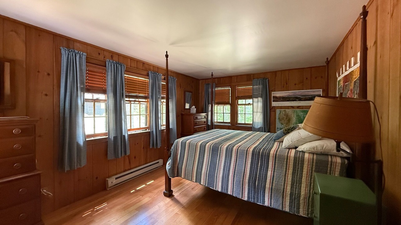 Photo of Bedroom in Alton