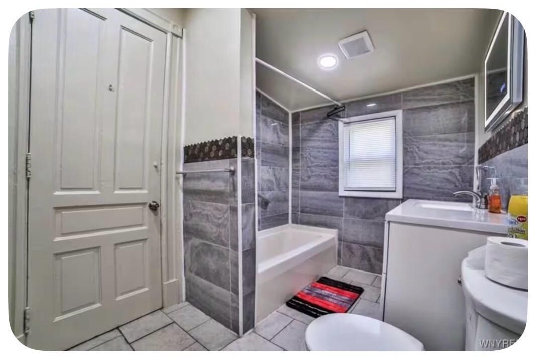 Photo of Bathroom in Niagara Falls