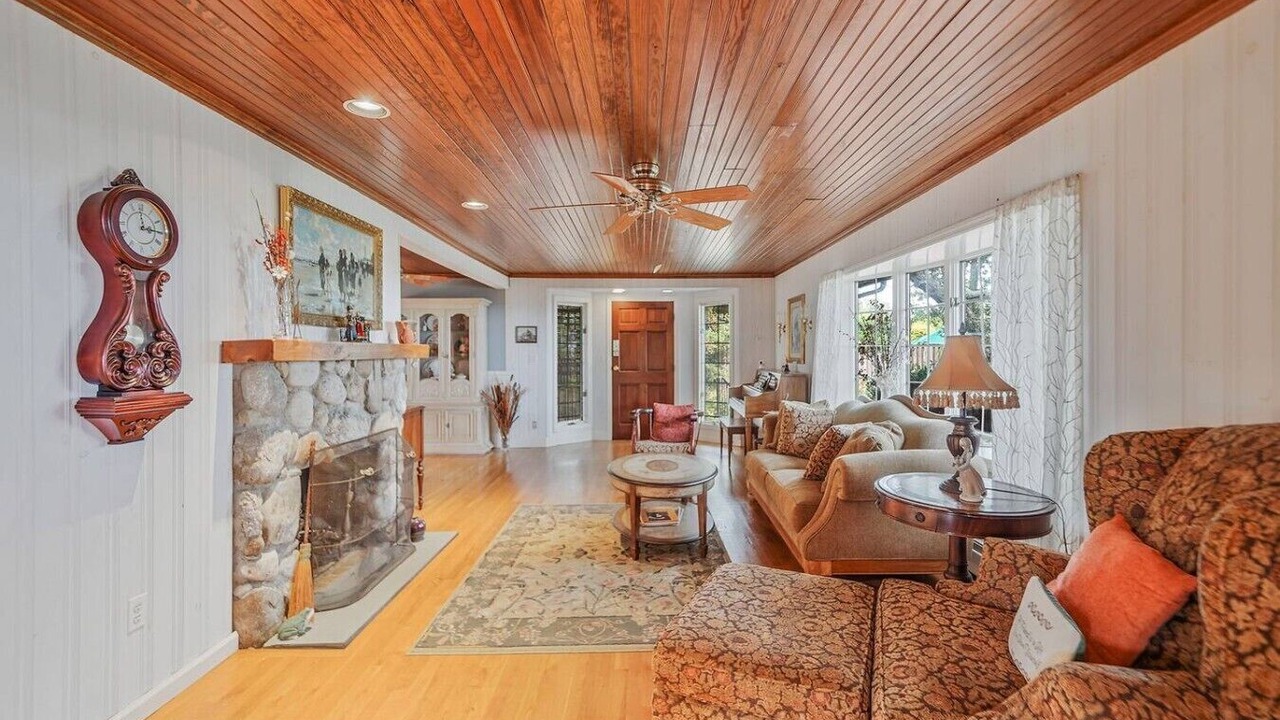 Photo of Livingroom in Asharoken