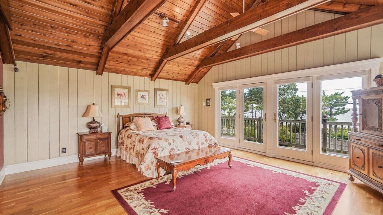 Photo of Bedroom in Asharoken