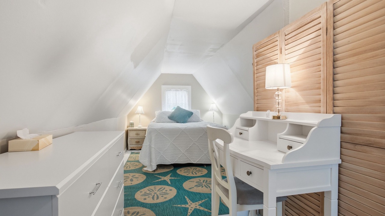 Photo of Bedroom in Northport