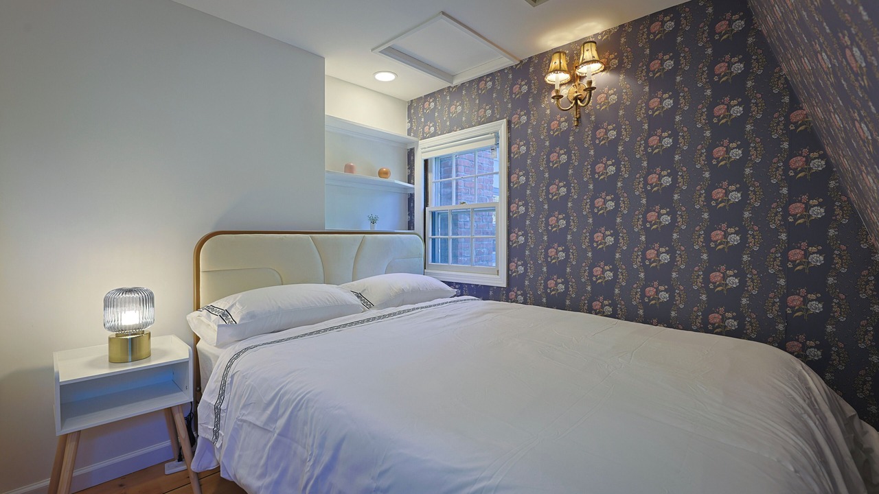 Photo of Bedroom in Glen Head