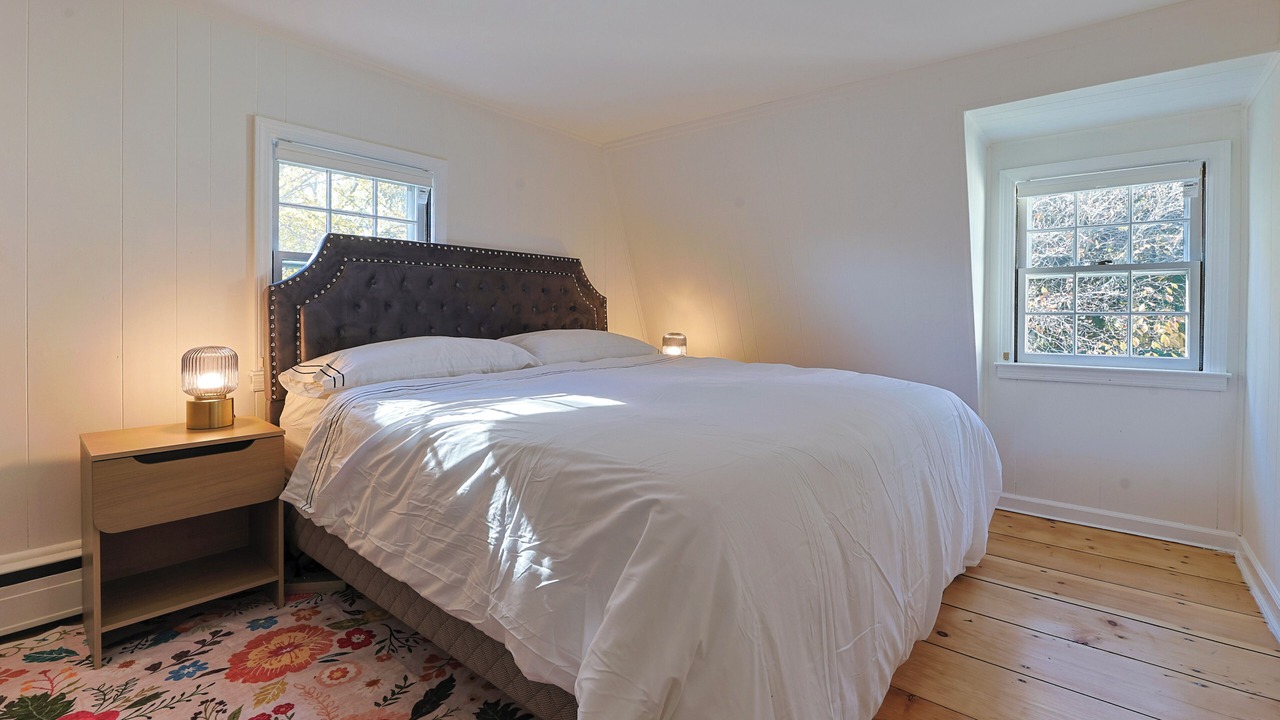 Photo of Bedroom in Glen Head