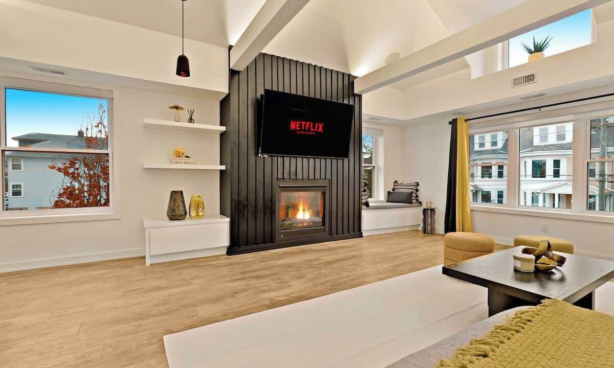 Photo of Livingroom in Downtown