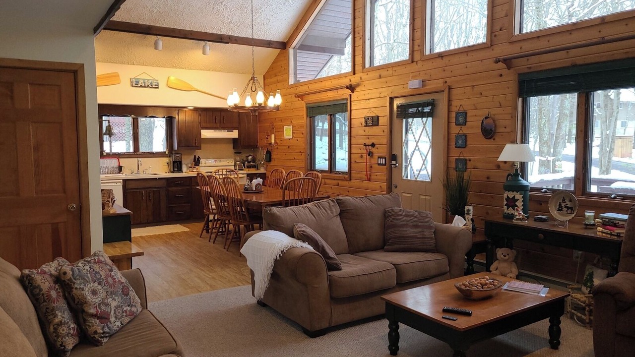 Photo of Livingroom in Lake Harmony Estates
